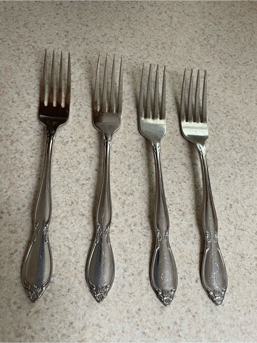 ONEIDA Stainless CHATELAINE Set Of 4 DINNER FORKS 7 1/4" Community Glossy